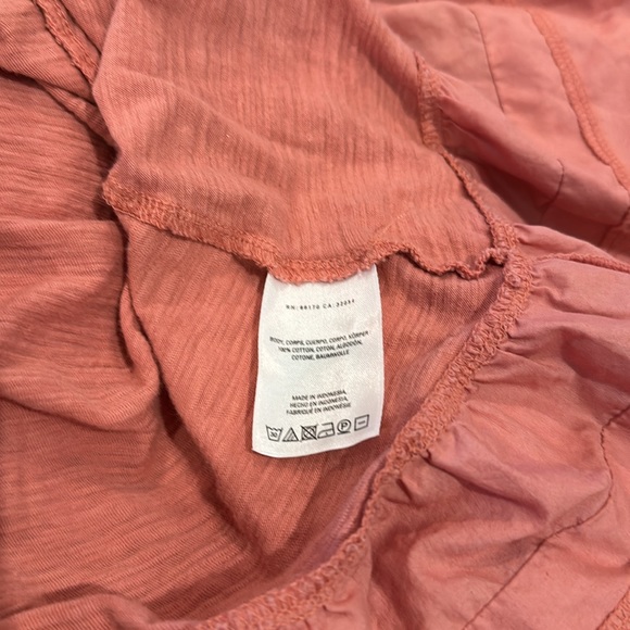 Anthropologie Akemi + Kin Cascade Ruffle Top M Tiered Coral top Medium 8 10 - Picture 2 of 3